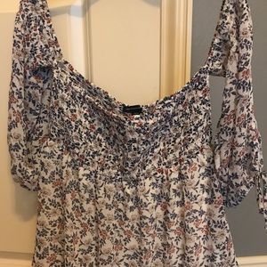 Super cute spring top.